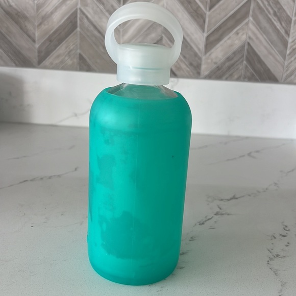 bkr Gramercy 16 OZ Turquoise Glass & Silicone Sleeve Water Bottle - Picture 2 of 9